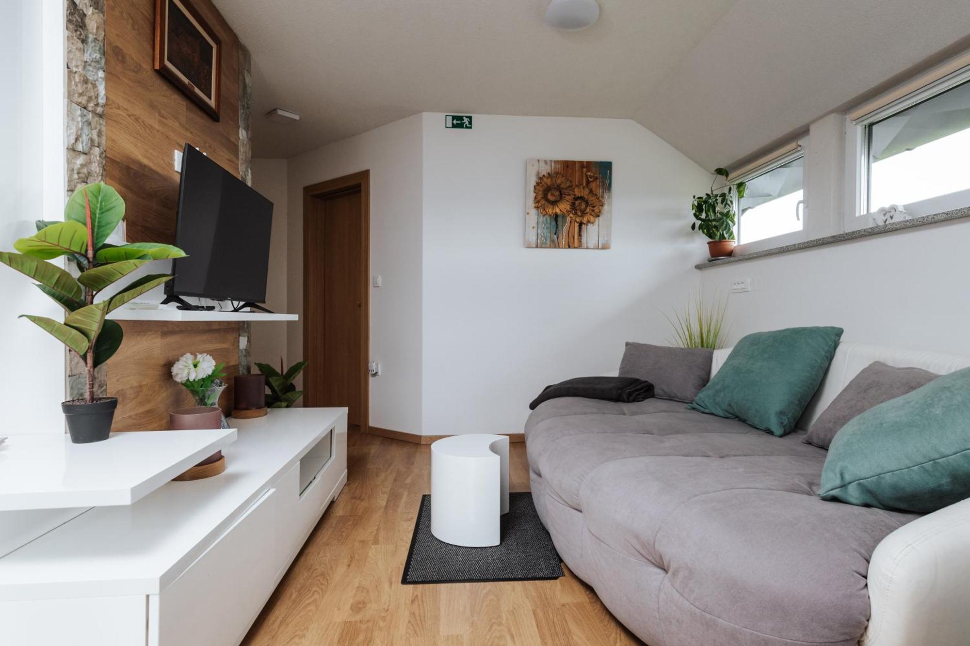 Tanja S Holiday Home In Nature With Sauna And Hot Tub Gorica pri Slivnici 외부 사진